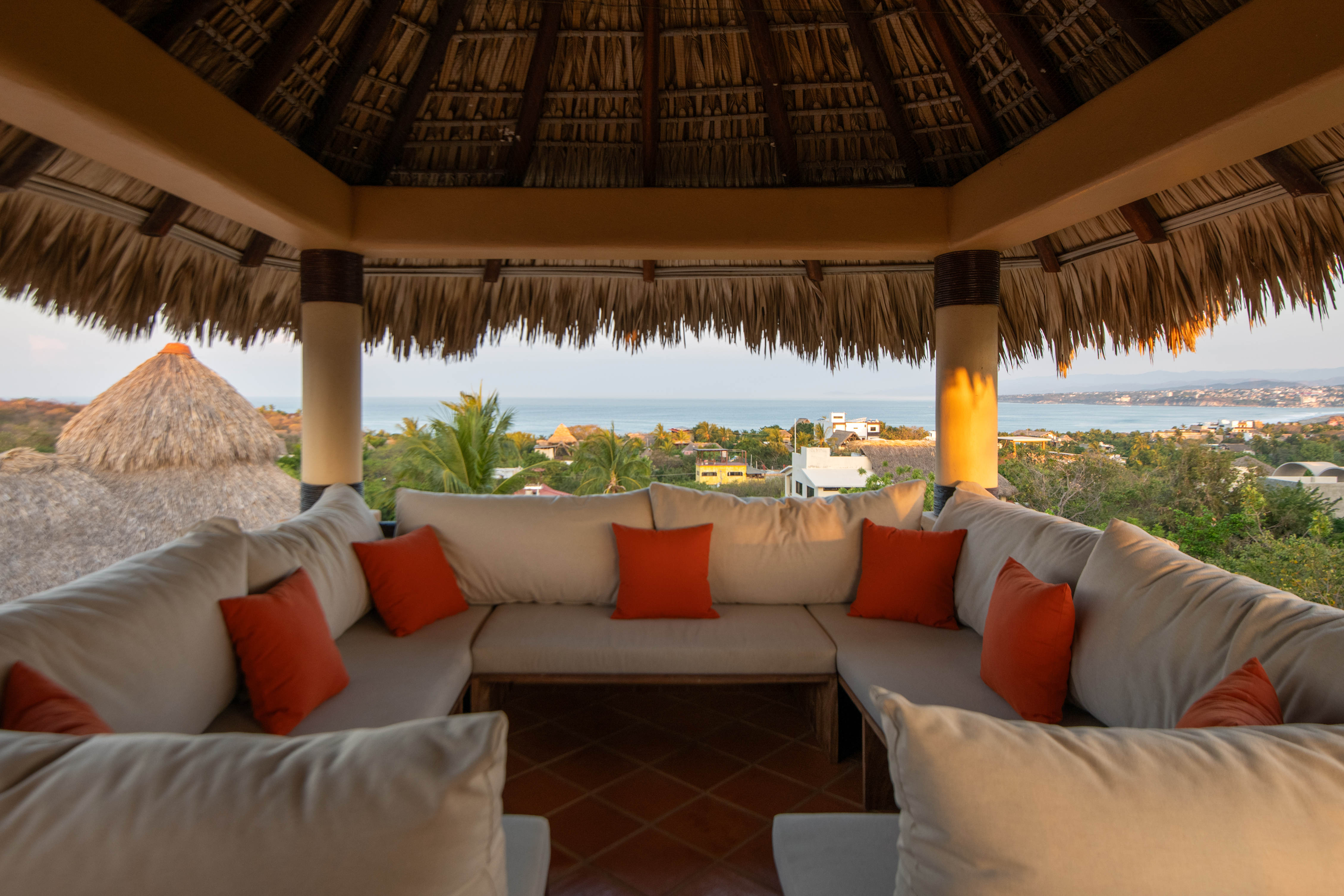 Spacious 4-Bedroom Villa with Pool & Ocean Views in La Punta
