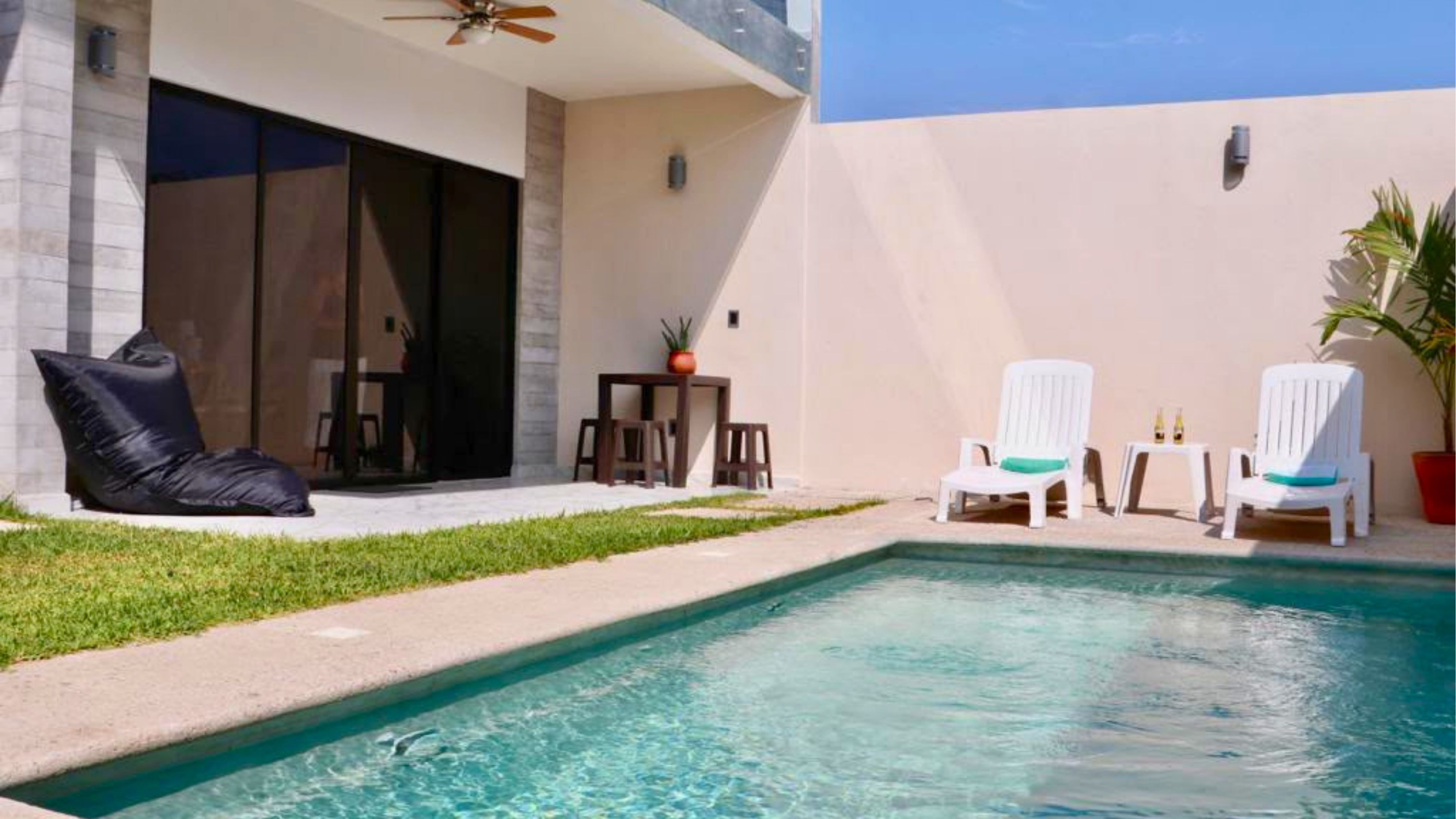 Modern house with private pool - 10 minutes walk from the beach